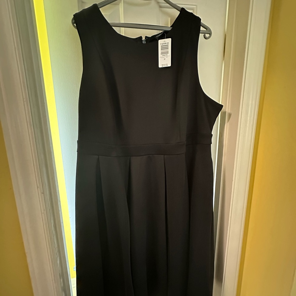 Torrid Black Pleated Midi Dress Crew Neck Sleeveless